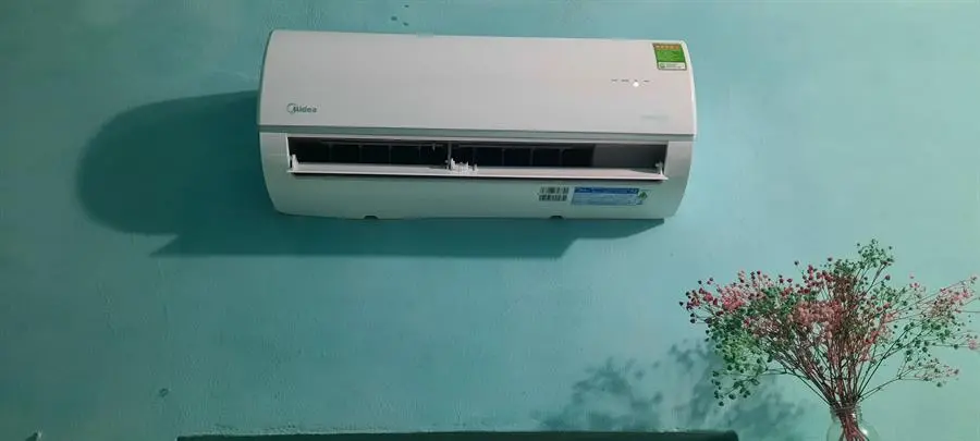 Khách hàng review Điều hòa Midea Inverter 9000 BTU MSAFA-10CRDN8 62