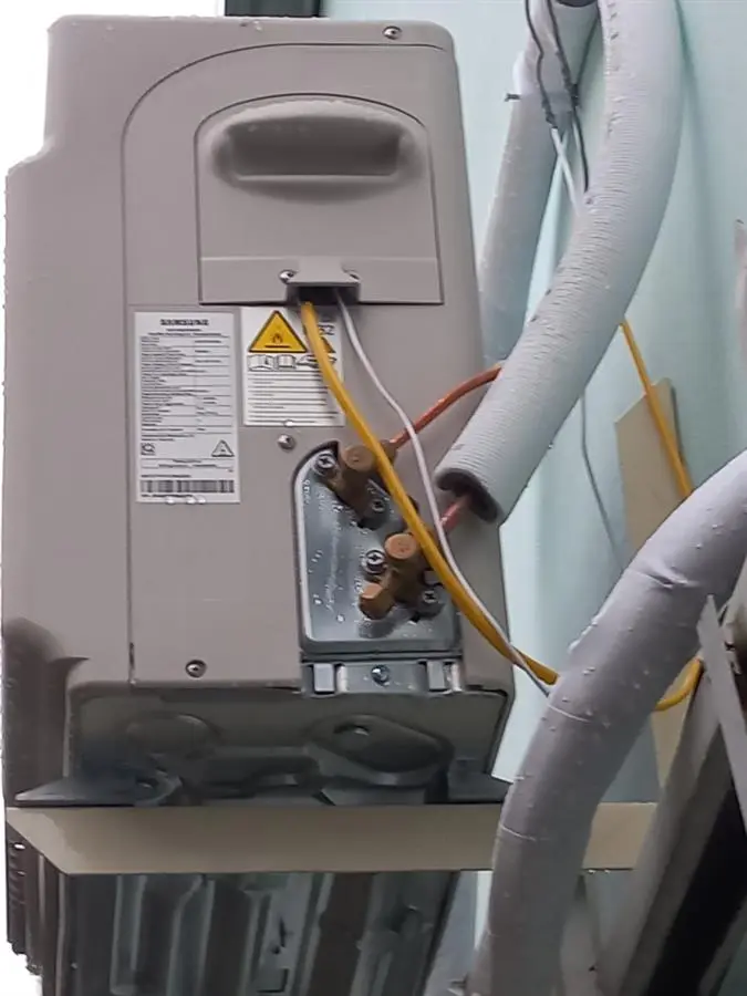 Khách hàng review Máy lạnh Samsung Inverter 1 HP AR10TYHYCWKNSV 10
