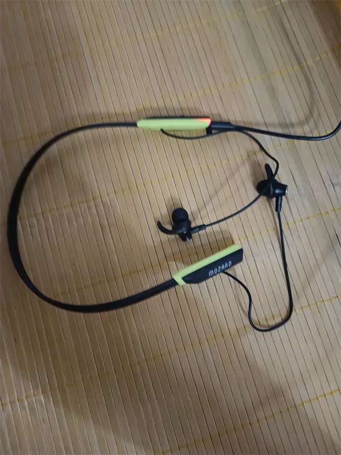Khách hàng review Tai nghe Bluetooth Mozard Flex4 2