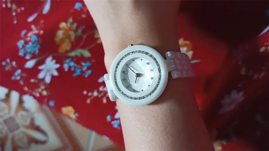 Khách hàng review Đồng hồ NAKZEN Pha Lê Tuyết 32 mm Nữ SS1011L-7N0 4