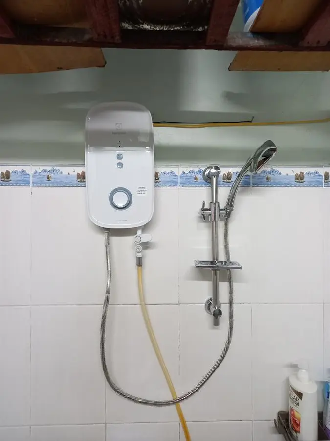 Khách hàng review Máy nước nóng trực tiếp Electrolux 4500W EWE451KX-DWB2 4
