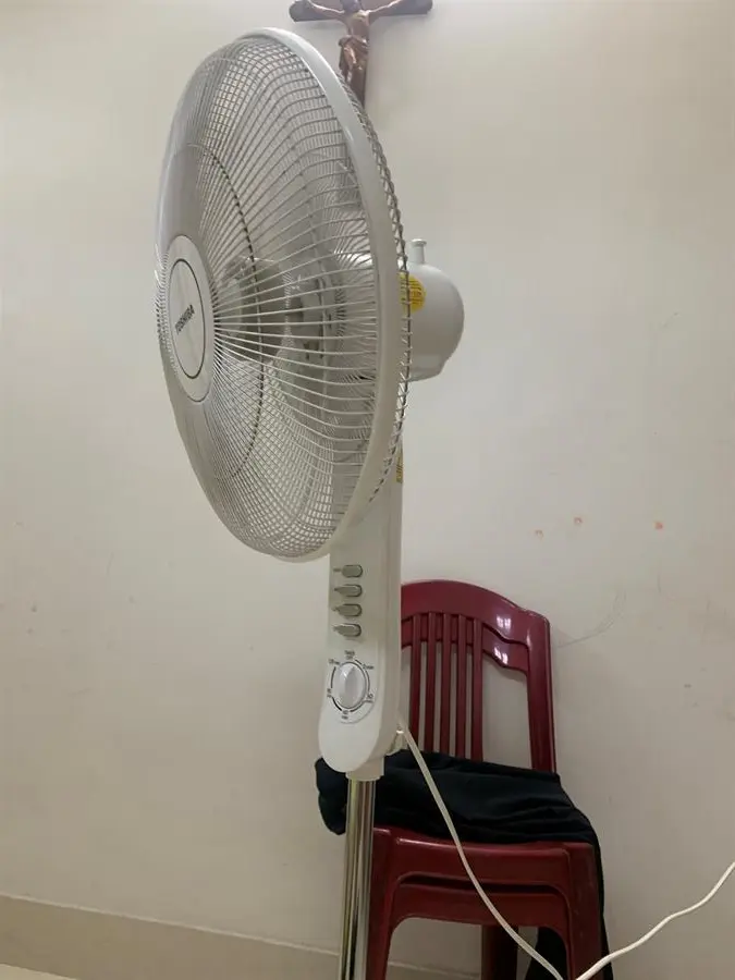 Khách hàng review Quạt đứng Toshiba 5 cánh F-LSA10(W)VN 50W 11