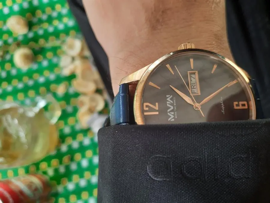 Khách hàng review Đồng hồ MVW 42 mm Nam ML061-01 9