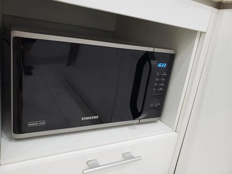 Khách hàng review Lò vi sóng Samsung MS23K3513AS/SV-N 23 lít 3