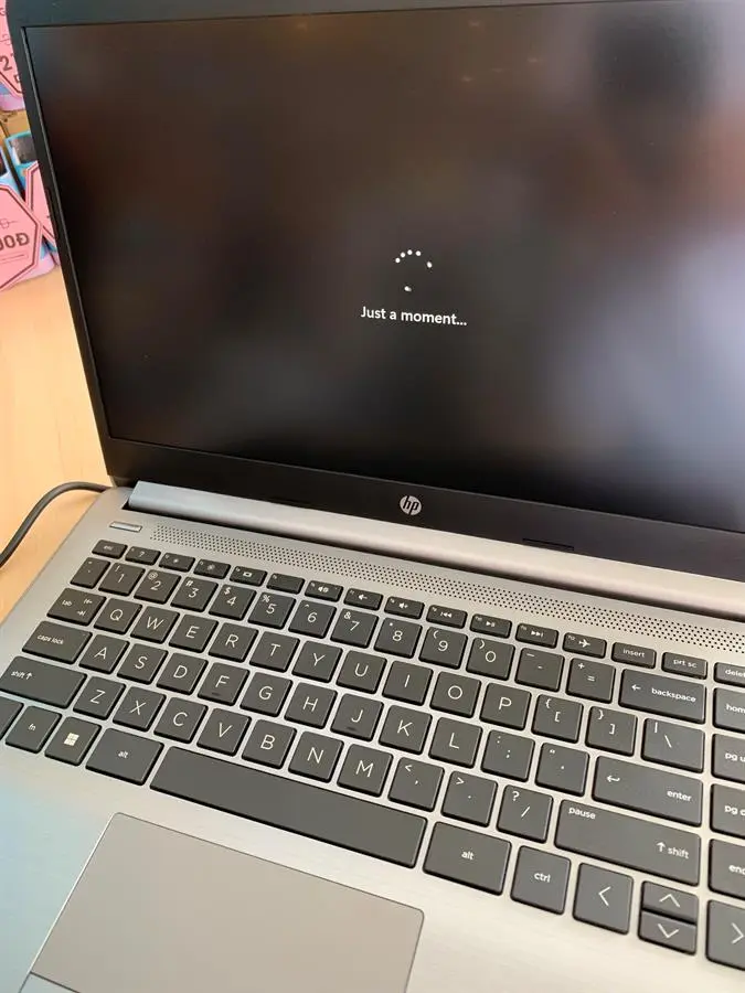 Khách hàng review Laptop HP 245 G8 R3 5300U/4GB/256GB/Win11 (63T27PA) 4