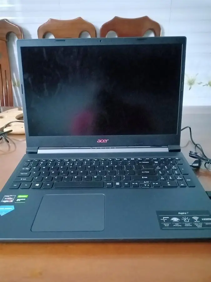 hách hàng review Laptop Acer Aspire 7 Gaming A715 42G R05G R5 5500U/8GB/512GB/4GB GTX1650/144Hz/Win11 (NH.QAYSV.007) 6