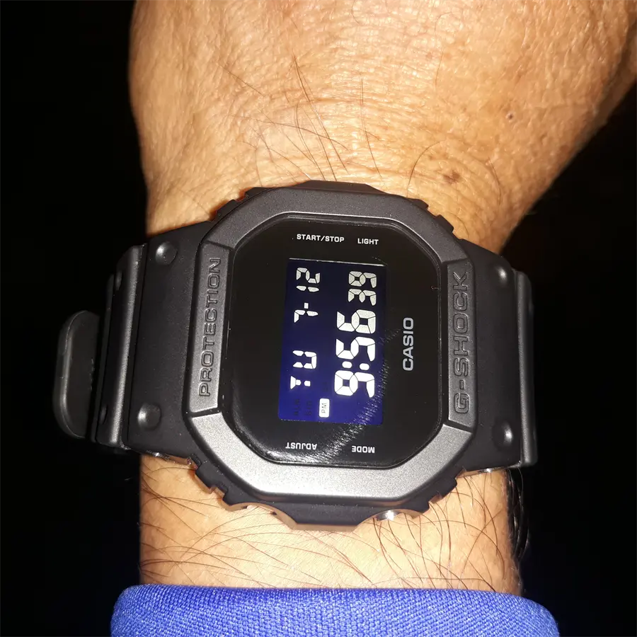 Khách hàng review Đồng hồ G-SHOCK 5600 48.9 x 42.8 mm Nam DW-5600BB-1DR 9