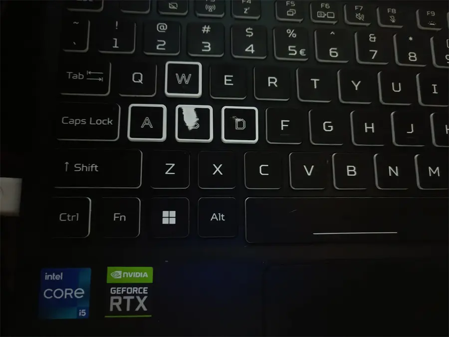 Khách hàng review Laptop Acer Gaming Nitro 5 Tiger AN515 58 52SP - NH.QFHSV.001 (i5 12500H, 8GB, 512GB, RTX 3050 4GB, Full HD 144Hz, Win11) 3