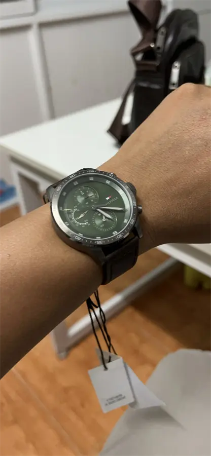 Khách hàng review Đồng hồ TOMMY HILFIGER Trent 46 mm Nam 1791809 3