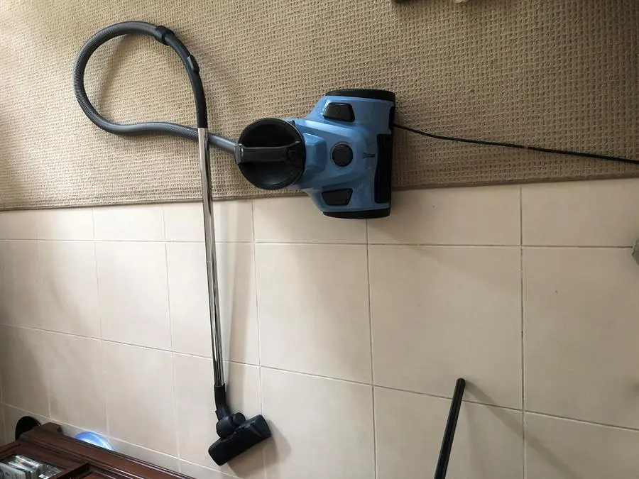 Khách hàng review Máy hút bụi dạng hộp Electrolux EC31-2BB 3