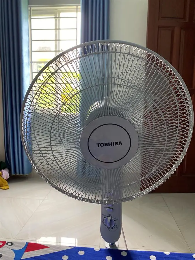 Khách hàng review Quạt đứng Toshiba 5 cánh F-LSA10(H)VN 50W 8