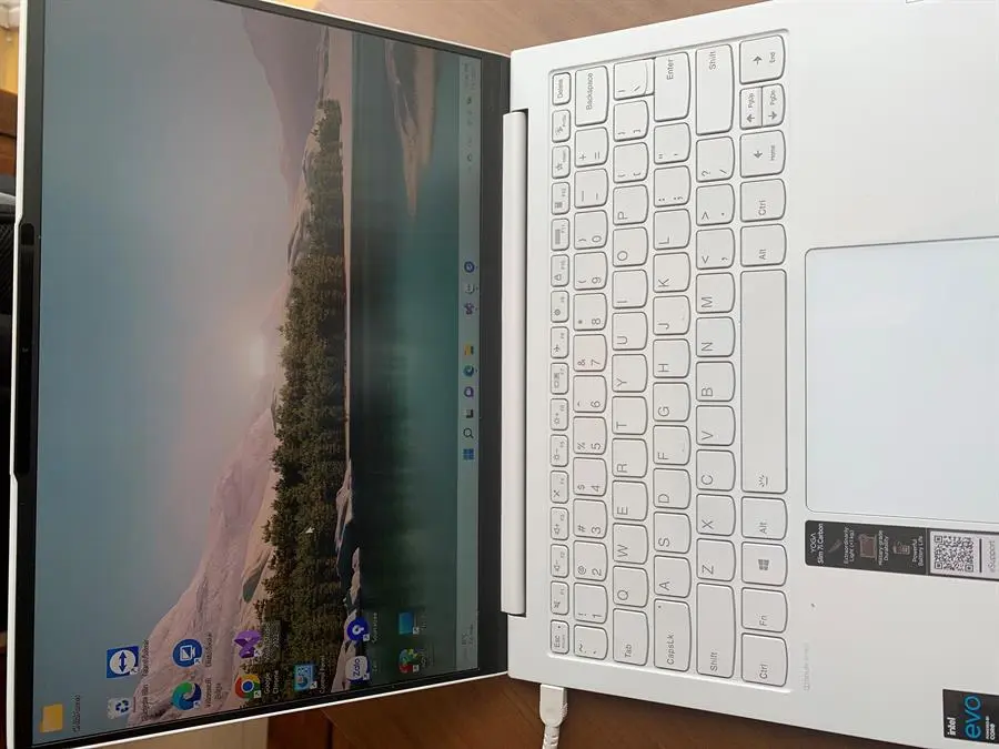 Khách hàng review Laptop Lenovo YOGA Slim 7 Carbon 13ITL5 i7 1165G7/16GB/1TB SSD/Win10 (82EV0017VN) 1