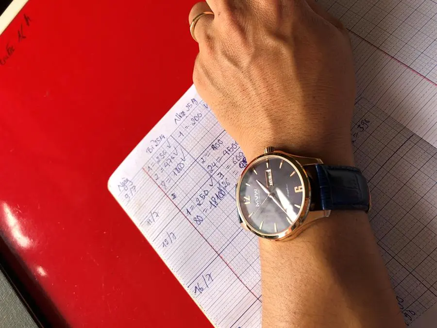 Khách hàng review Đồng hồ MVW 42 mm Nam ML061-01 8
