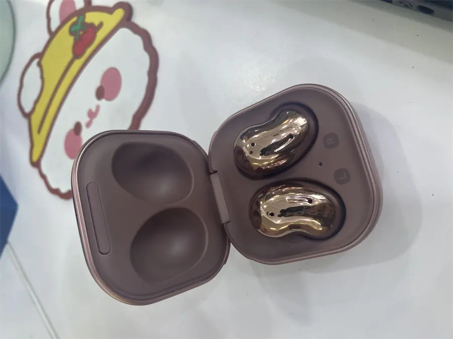 Khách hàng review Tai nghe Bluetooth True Wireless Samsung Galaxy Buds Live R180 Gold 2