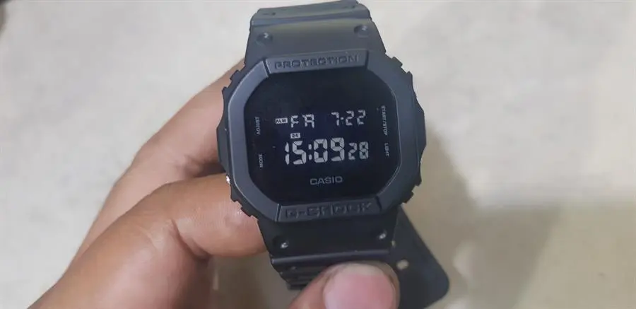 Khách hàng review Đồng hồ G-SHOCK 5600 48.9 x 42.8 mm Nam DW-5600BB-1DR 8