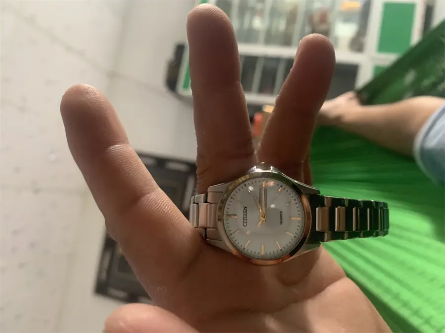 Khách hàng review Đồng hồ CITIZEN 27.4 mm Nữ EQ0596-87A 4