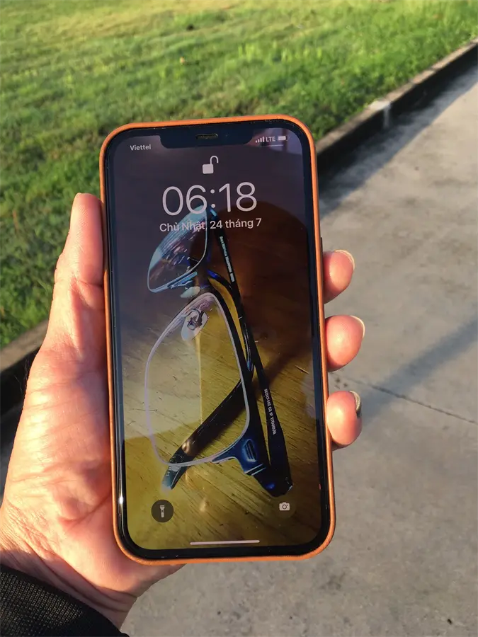 Khách hàng review Ốp lưng Magsafe iPhone 12 Pro Max Da Apple MHKL3 Chính hãng 3