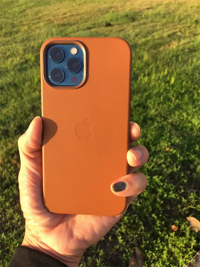 Khách hàng review Ốp lưng Magsafe iPhone 12 Pro Max Da Apple MHKL3 Chính hãng 2