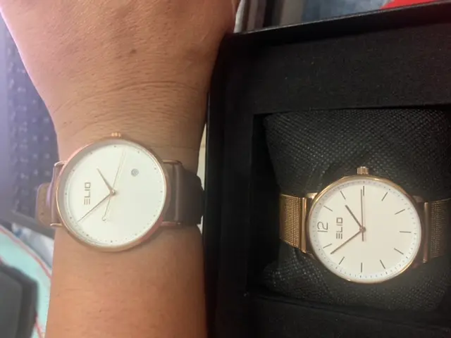 Khách hàng review Đồng hồ ELIO 39 mm Nam ES057-01 1