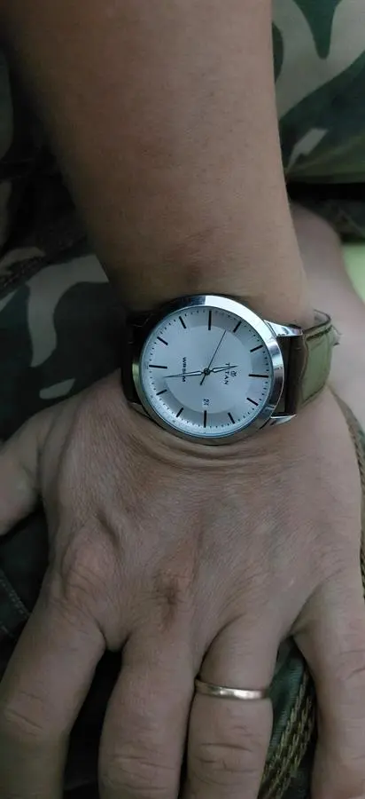 Khách hàng review Đồng hồ TITAN 42.3 mm Nam 1584SL03 4