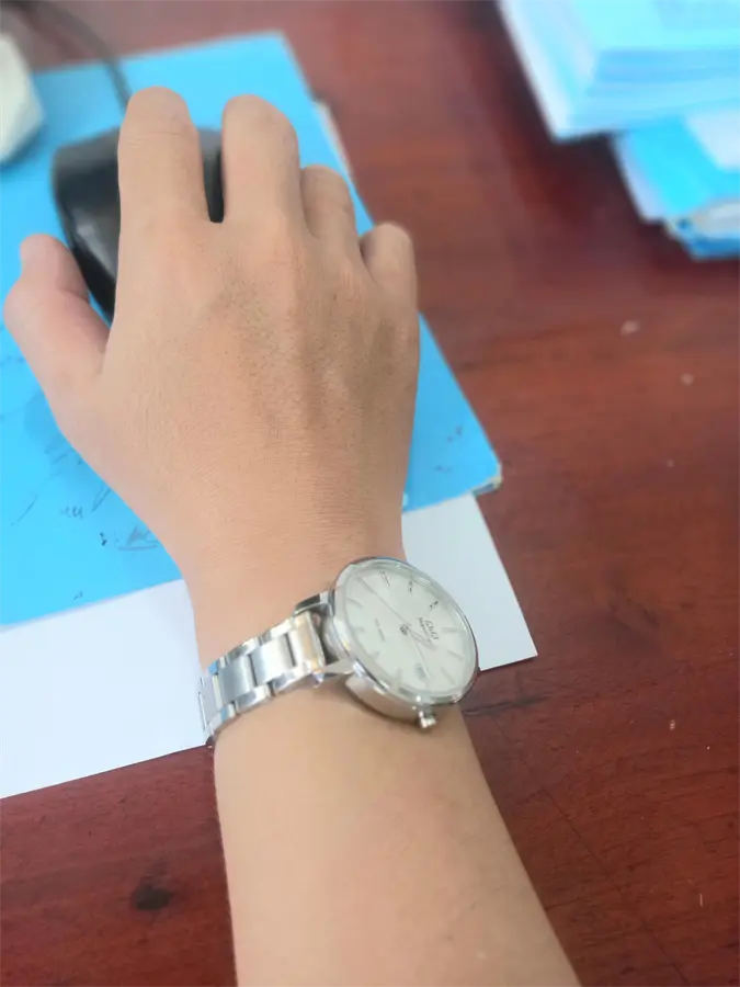 Khách hàng review Đồng hồ Q 4