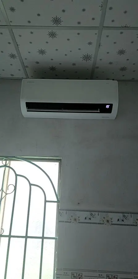 Khách hàng review Máy lạnh Samsung Wind-Free Inverter 1 HP AR10TYGCDWKNSV 4