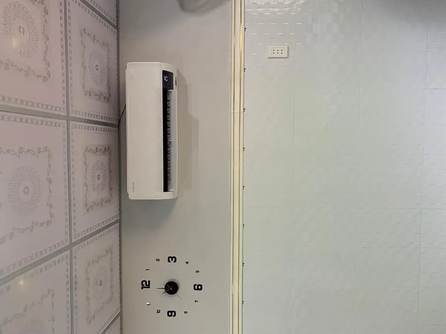 Khách hàng review Máy lạnh Samsung Wind-Free Inverter 1 HP AR10TYGCDWKNSV 3