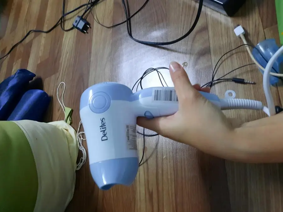 Khách hàng review Máy sấy tóc 1000W Delites MST01 EMC BL 2