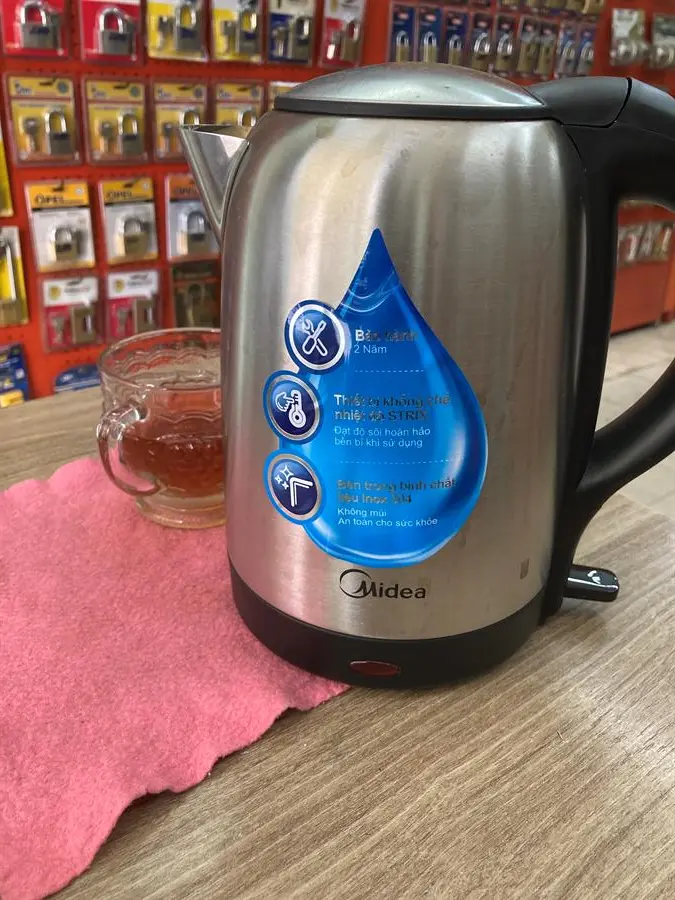 Khách hàng review Ấm đun siêu tốc Midea 1.7 lít MK-17SS 1