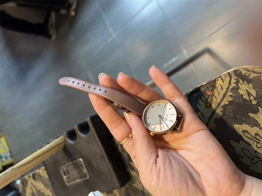 Khách hàng review Đồng hồ ELIO Nắng Xuân 32 mm Nữ EL035-01 1
