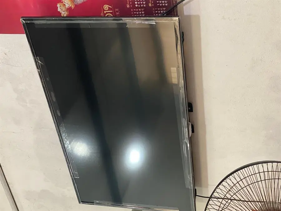 Khách hàng review Smart Tivi FFalcon 40 inch 40SF1 8