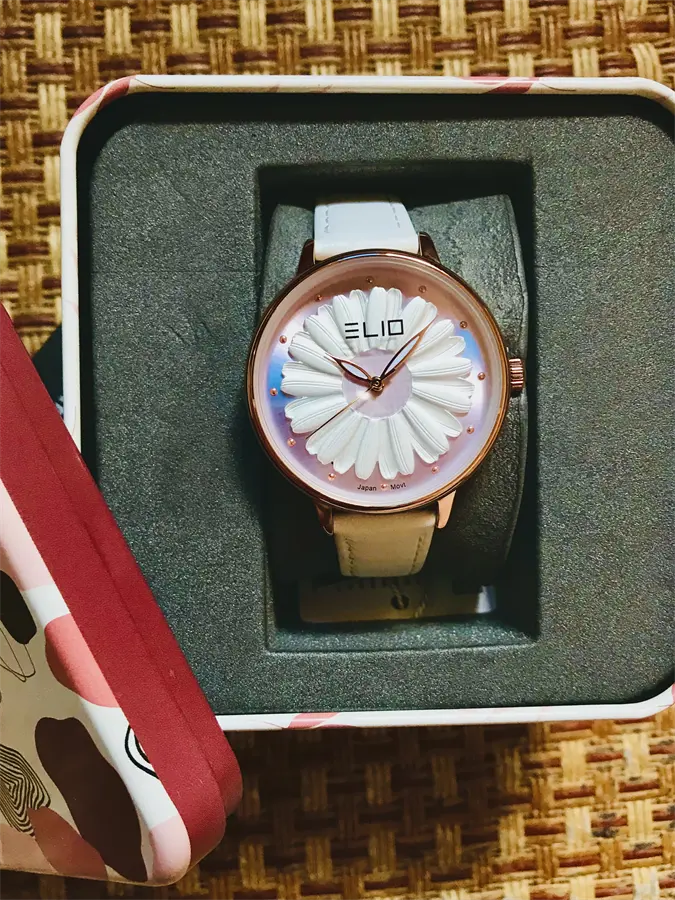 Khách hàng review Đồng hồ ELIO Flower 35 mm Nữ EL105-03 1