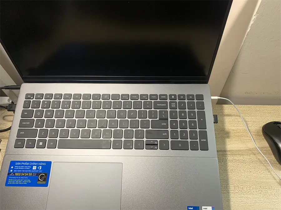 Khách hàng review Laptop Dell Vostro 5620 i5 1240P/16GB/512GB/OfficeHS/Win11 (70282719) 1