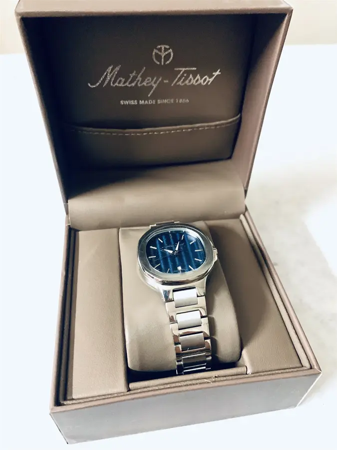 Khách hàng review Đồng hồ MATHEY TISSOT 32 mm Nữ D152ABU 5
