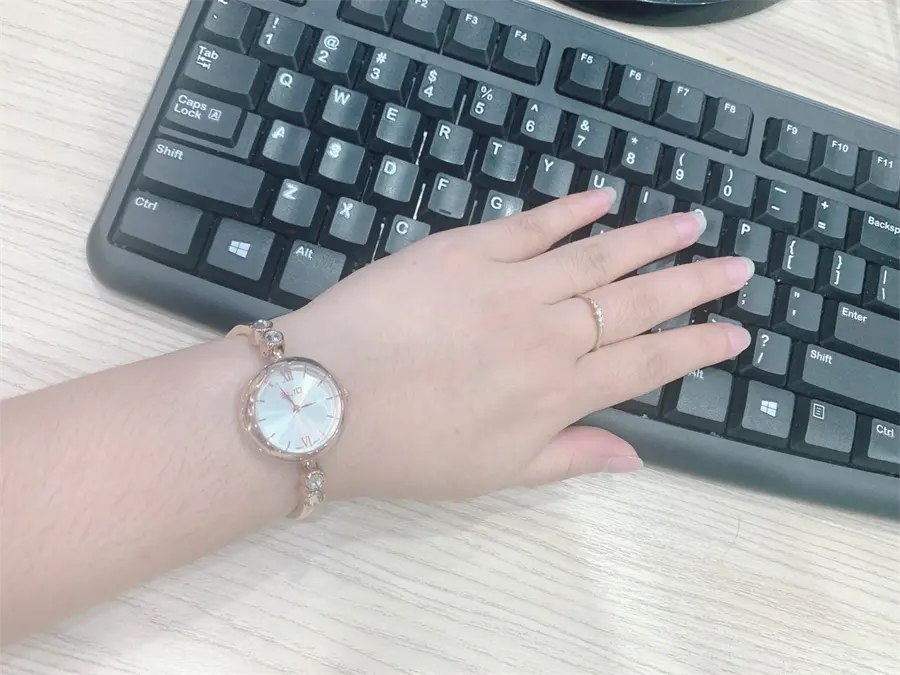 Khách hàng review Đồng hồ ELIO Nàng Thơ 26 mm Nữ ES100-03 1