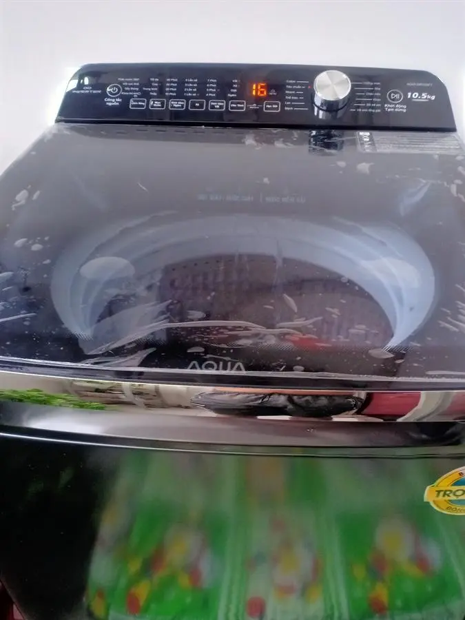 Khách hàng review Máy giặt Aqua Inverter 10.5 KG AQW-DR105FT BK 15