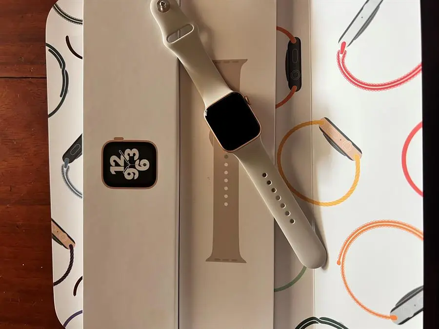 Khách hàng review Apple Watch SE GPS 40mm 15