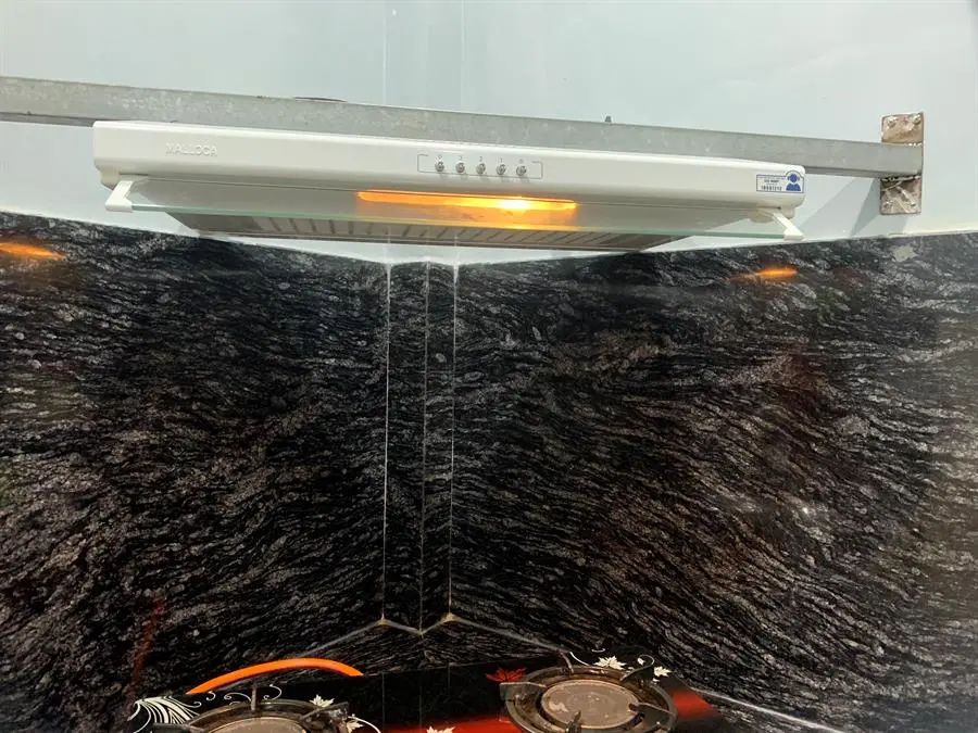 Khách hàng review Máy hút mùi áp tường Malloca H107W 1