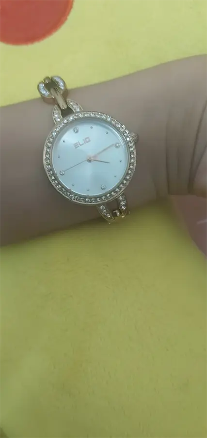 Khách hàng review Đồng hồ ELIO 28 mm Nữ ES033-01 1