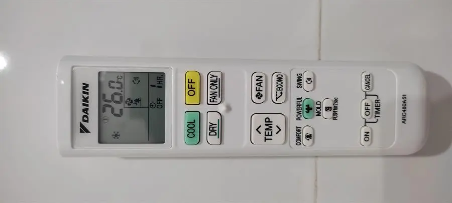 Khách hàng review Điều hòa Daikin Inverter 8500 BTU FTKB25WMVMV 38
