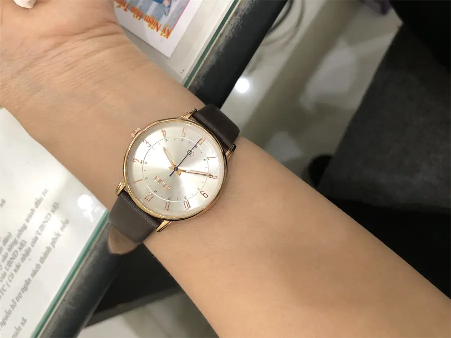 Khách hàng review Đồng hồ ELIO 33 mm Nữ EC006-02 3