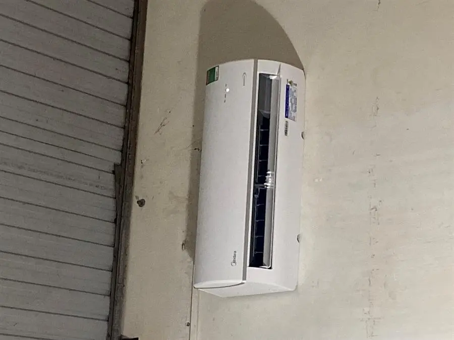 Khách hàng review Điều hòa Midea Inverter 9000 BTU MSAFA-10CRDN8 61