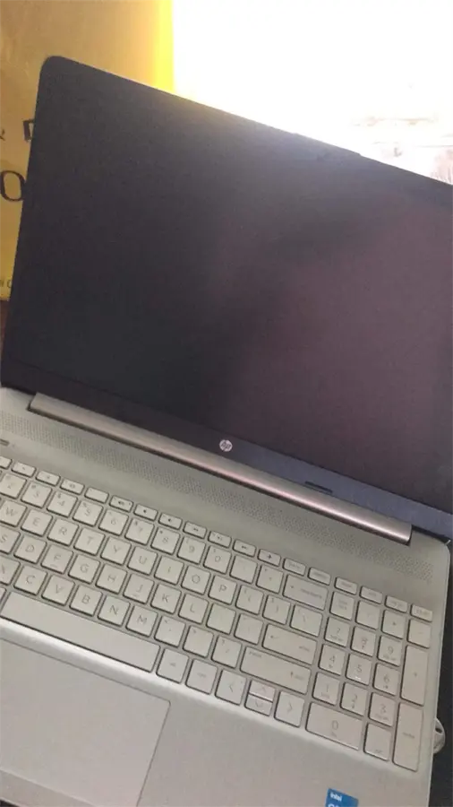 Khách hàng review Laptop HP 15s fq2662TU i3 1115G4/4GB/256GB/Win11 (6K795PA) 4