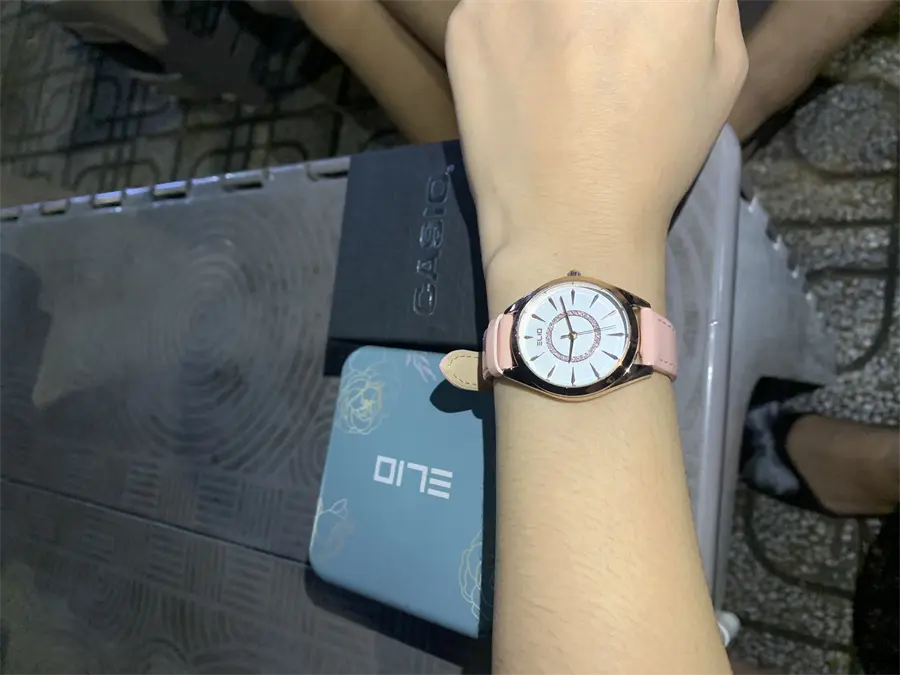 Khách hàng review Đồng hồ ELIO Nắng Xuân 31 mm Nữ EL044-01 3