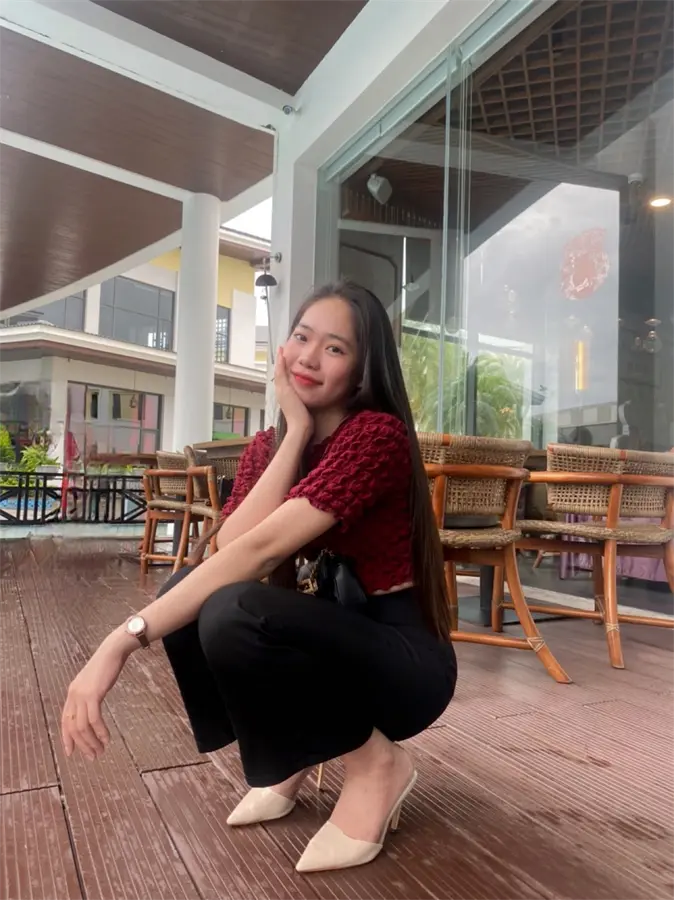 Khách hàng review Đồng hồ ELIO 28 mm Nữ EL086-02 3