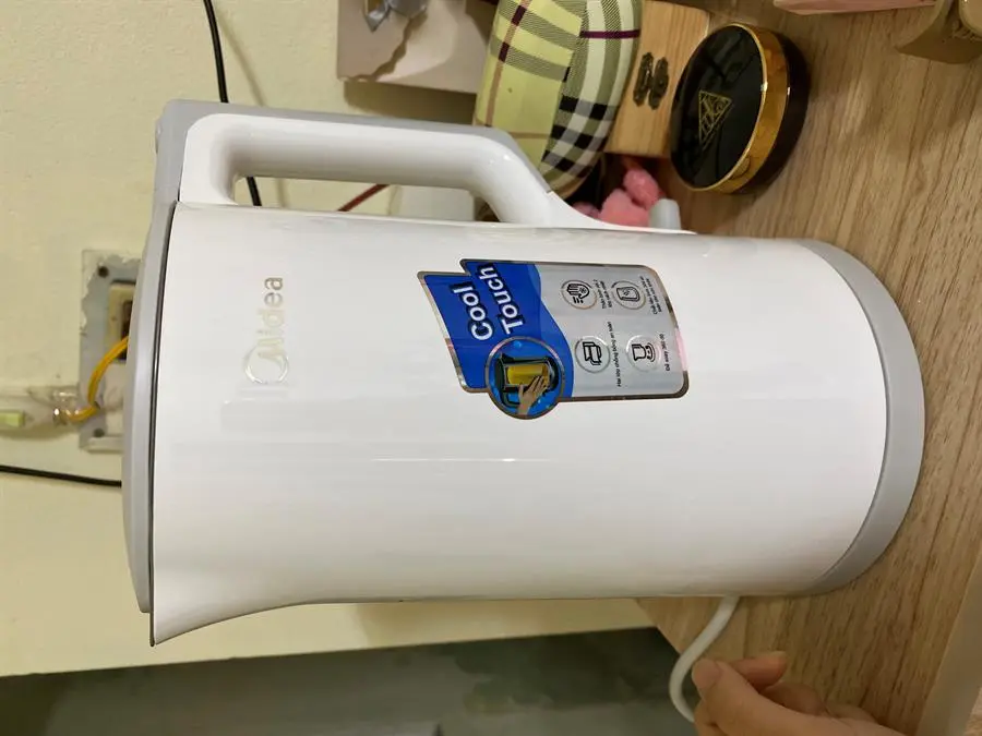 Khách hàng review Bình đun siêu tốc Midea 1.7 lít MK-17DW 3