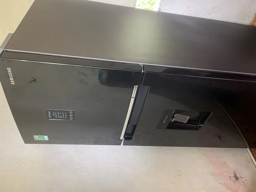 Khách hàng review Tủ lạnh Samsung Inverter 319 lít RT32K5932BU/SV 1