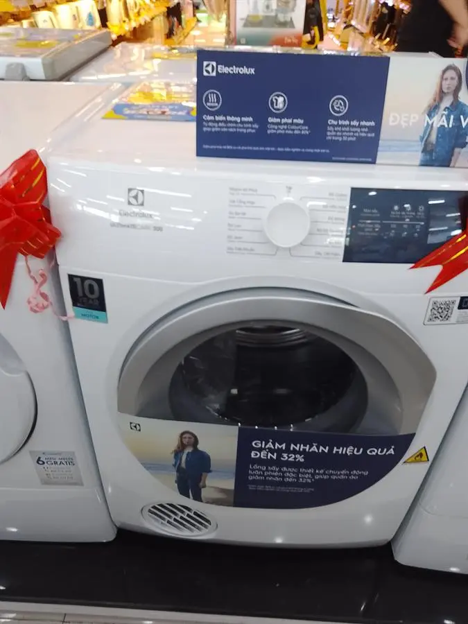 Khách hàng review Máy sấy thông hơi Electrolux UltimateCare 8.5 kg EDV854J3WB 18