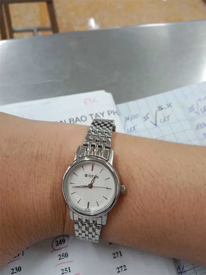 Khách hàng review Đồng hồ TITAN Karishma 25 mm Nữ 2593SM04 1
