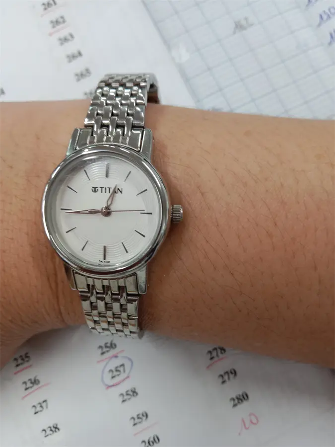 Khách hàng review Đồng hồ TITAN Karishma 25 mm Nữ 2593SM04 3